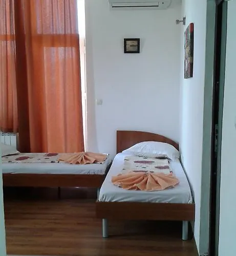 Zora בית הארחה