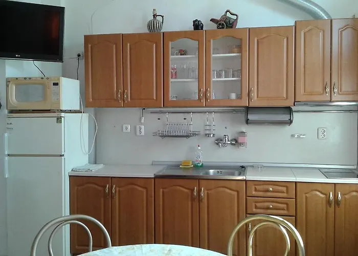 Zora בית הארחה