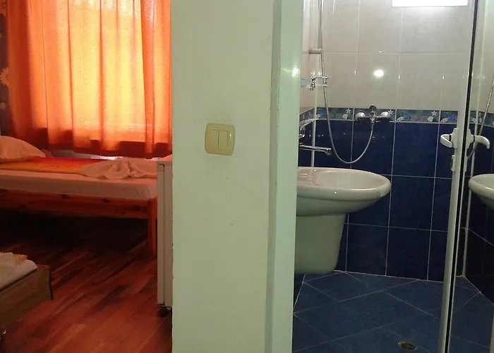 Zora בית הארחה *