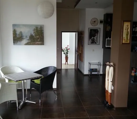 Zora בית הארחה