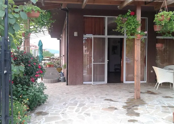 Zora בית הארחה