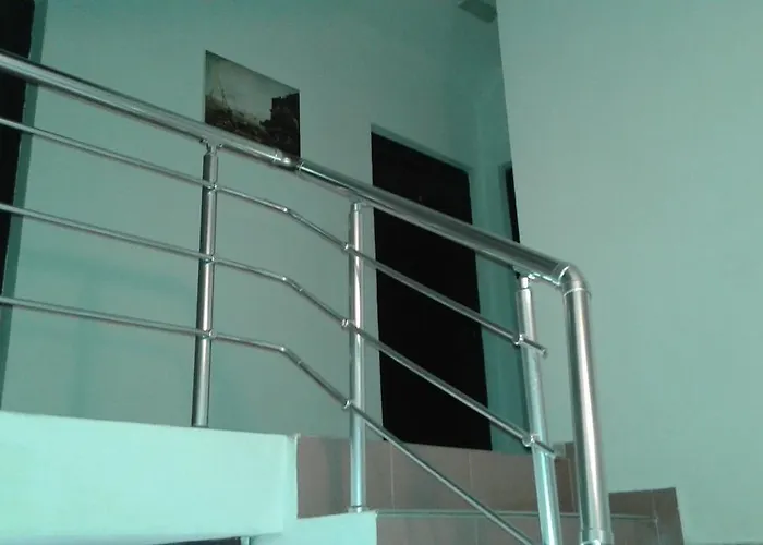 Zora בית הארחה