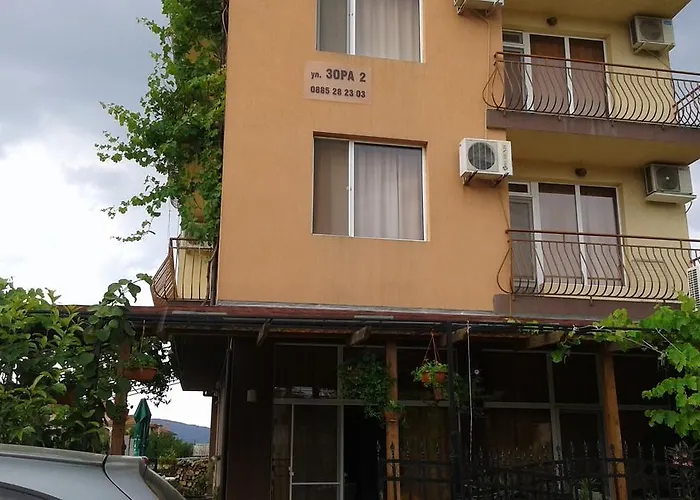 Zora בית הארחה