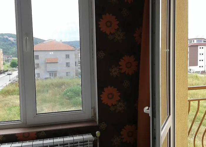 Zora בית הארחה