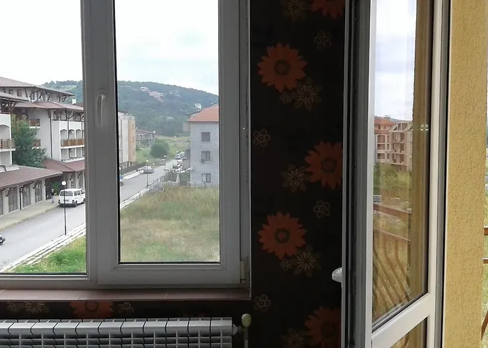 Zora בית הארחה