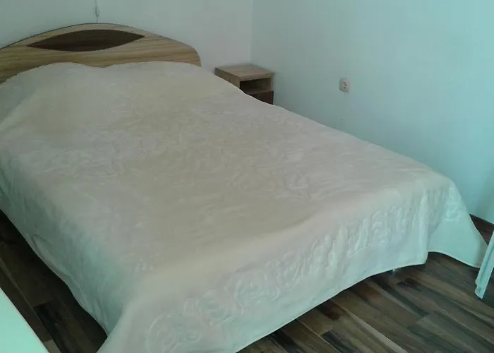 Zora בית הארחה *