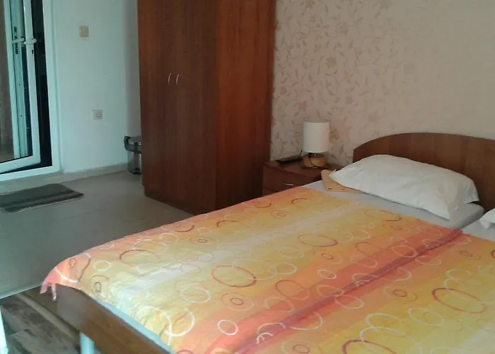 Zora בית הארחה *